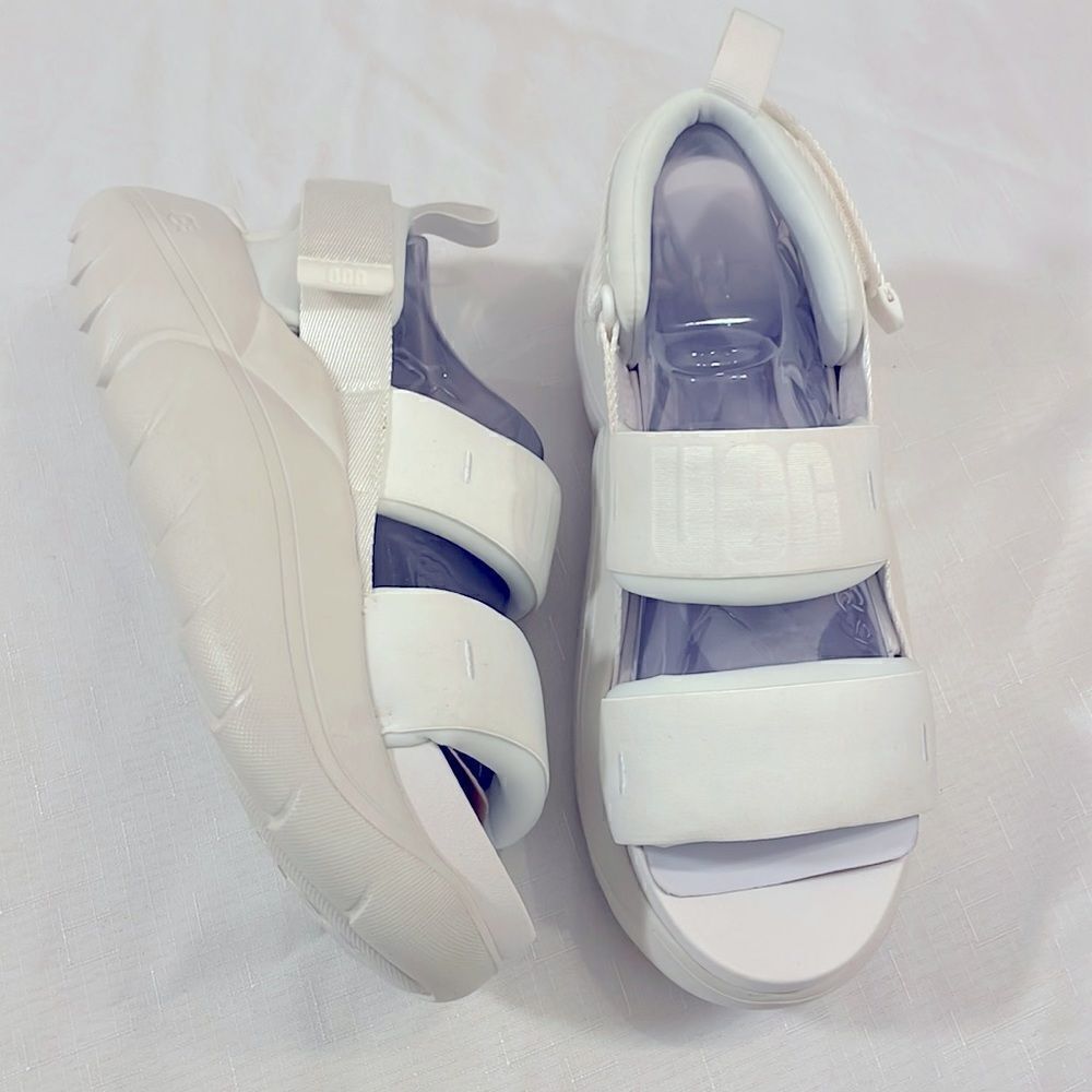 UGG LA CLOUD SPORTS SANDALS.  NEW IN BOX